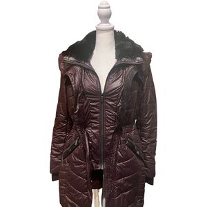Women's French Connection Quilted Jacket with Faux Fur Trim - maroon. Size M